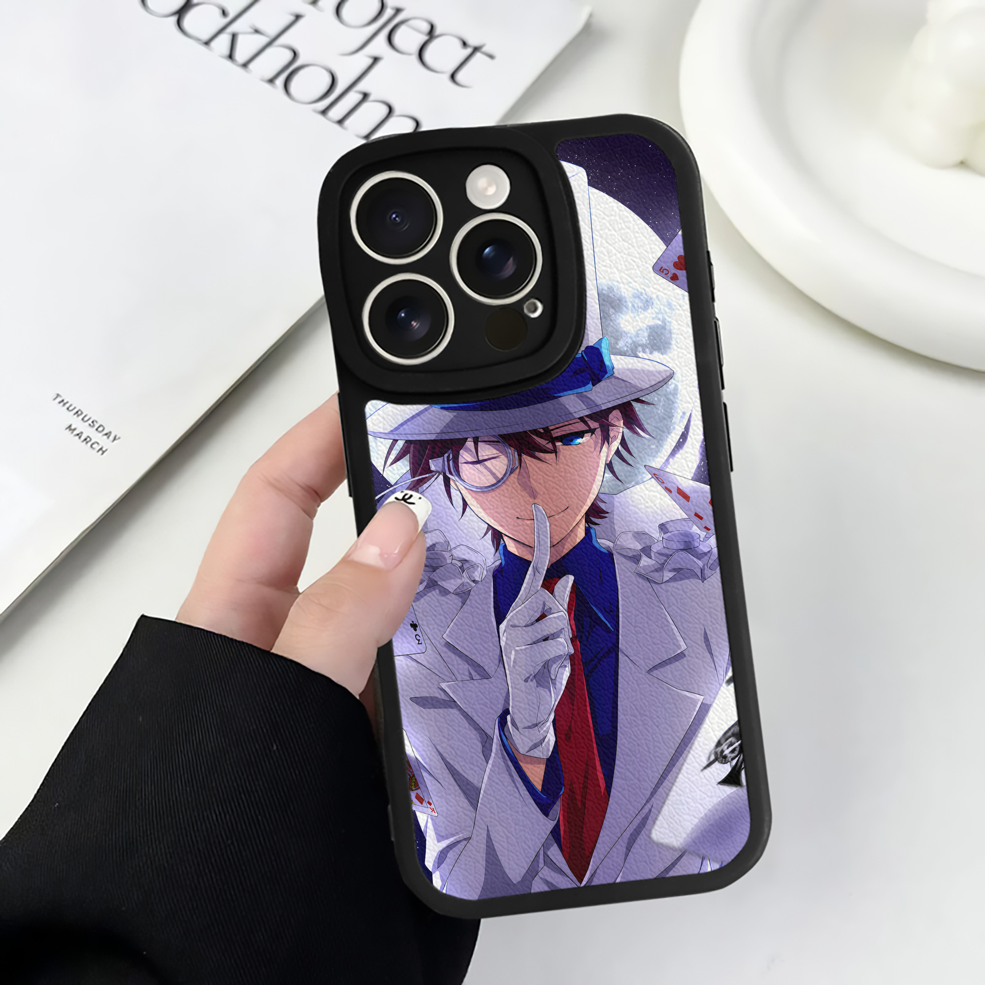 （画像用） 名探偵コナン Detective Conan 【iPhone 16シリーズ対応】シリコンスマホケース（レザー調） 材質：シリコン